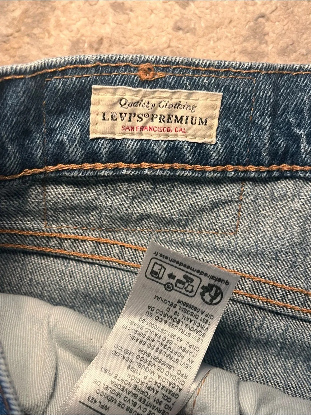Levis straight leg